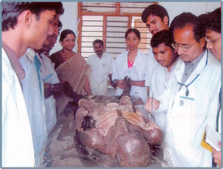 https://cache.careers360.mobi/media/colleges/social-media/media-gallery/12517/2019/1/8/Laboratory of Shri Veer Pulikeshi Rural Ayurvedic Medical College Hospital and Research Centre, Badami_Laboratory.jpg